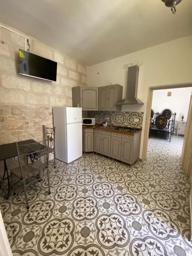 קונברסאנו Fiori Catene Tra Le Torri מראה חיצוני תמונה