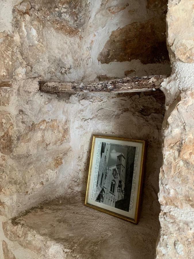 קונברסאנו Fiori Catene Tra Le Torri מראה חיצוני תמונה
